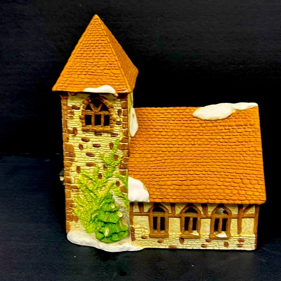 Vintage Dept 56  1985 ceramic  light up DICKENS VILLAGE CHURCH - Picture 9 of 15
